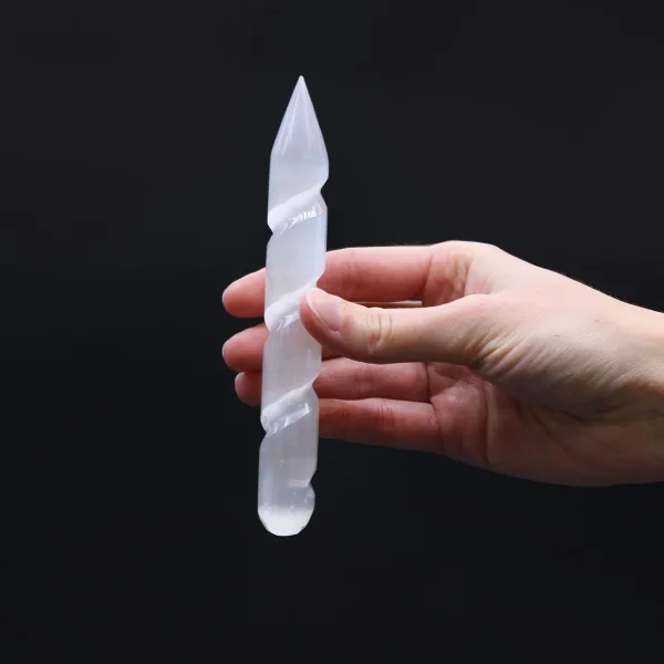 Selenitová Spirálovitá Hůlka - 16 cm (jeden konec špičatý)