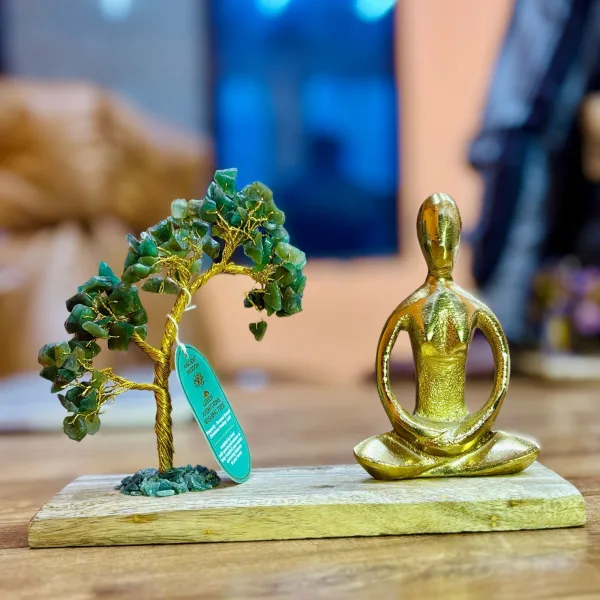 Stromek Štěstí s Jóga Figurkou na Mangovém Dřevě - Padmasana Póza - Zelený Aventurín - 100 Kamínků